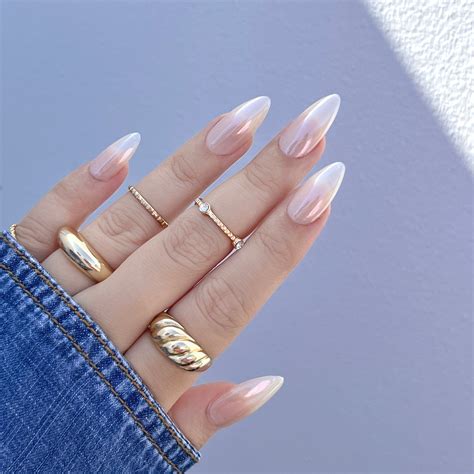 How to Create Eye-catching Nail Designs with Daily Charme's White Chrome Powder
